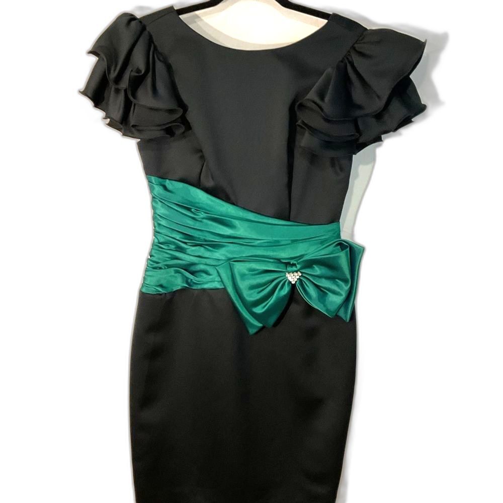 Darcy Elegant  Black/Green Ruffle Knee Length Dress Sz 10
